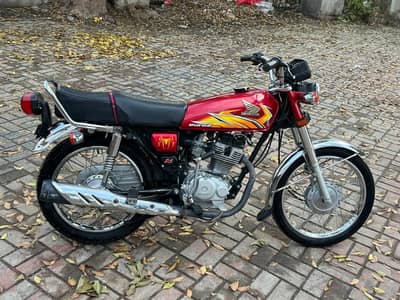 Honda cg125 2021 model in 10/10 condition whatsapp 03359132302
