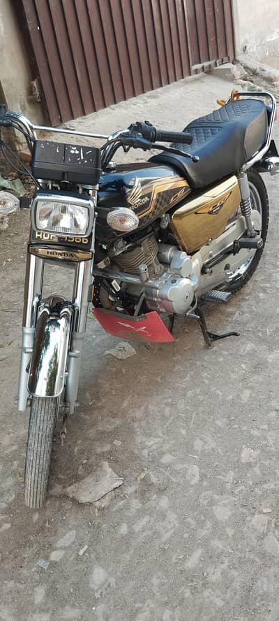 first owner Honda 125 special edition gold edition black colour