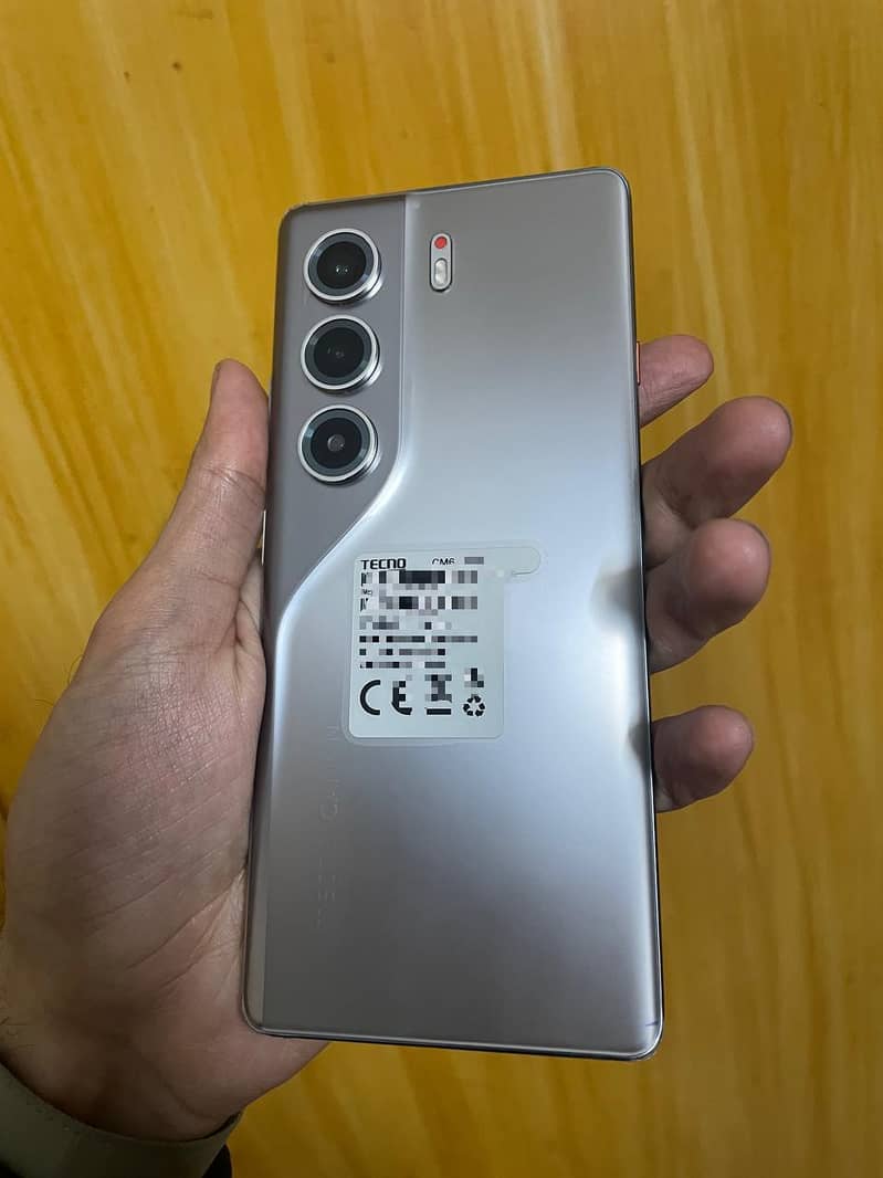 TECHNO CAMON 40 PRO 0