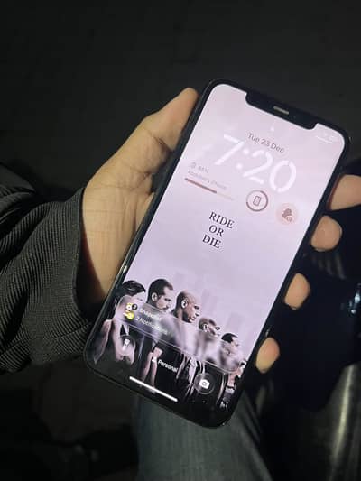 Iphone 11 pro max 64gb factory unlocked 9/10 condition 77health all ok