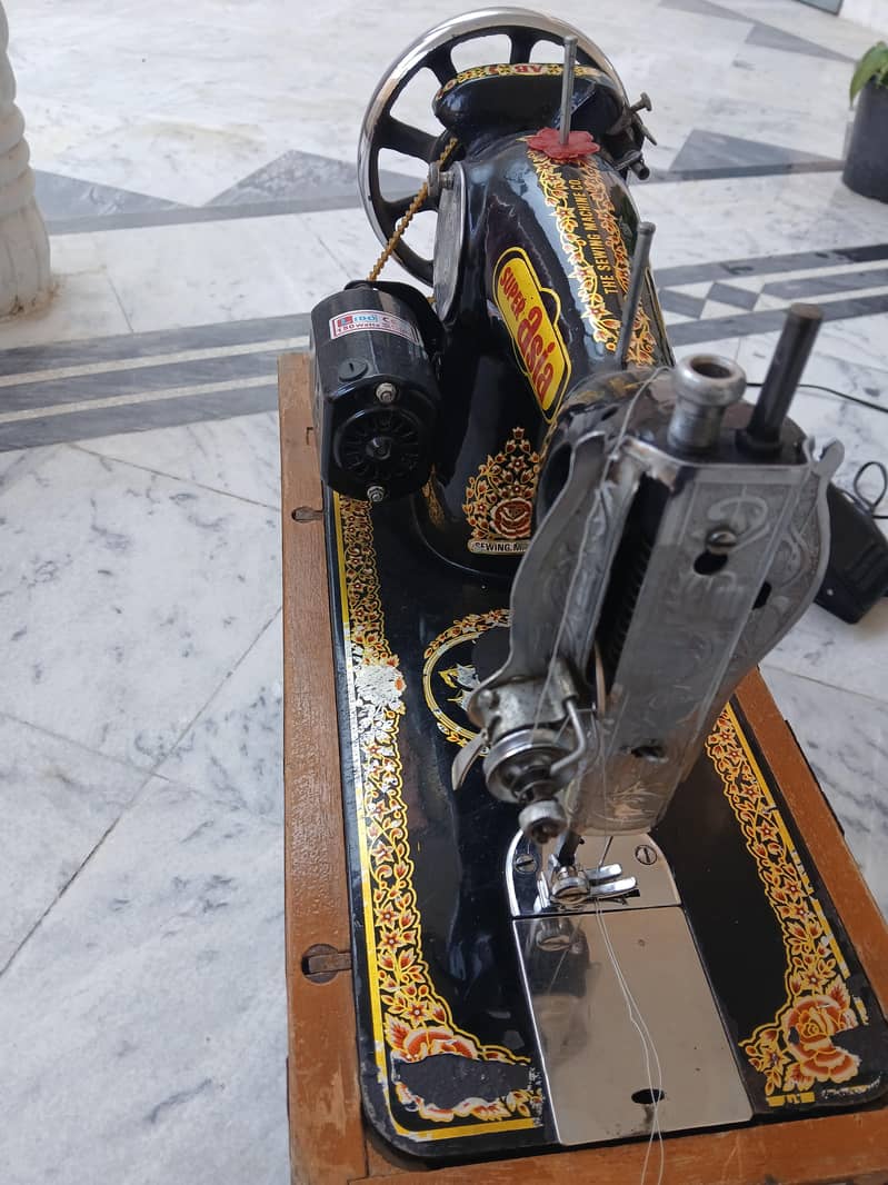 Sewing machine  good condition 1