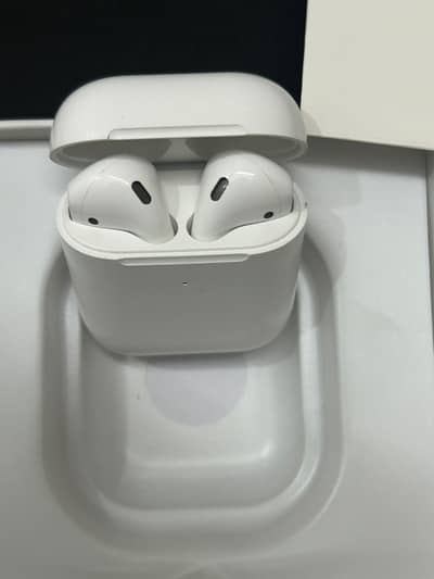 Apple AirPods (2nd Gen) with Wireless Charging Case