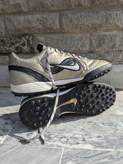 grippers/studs/football/sports/cricket/shoes/sneakers