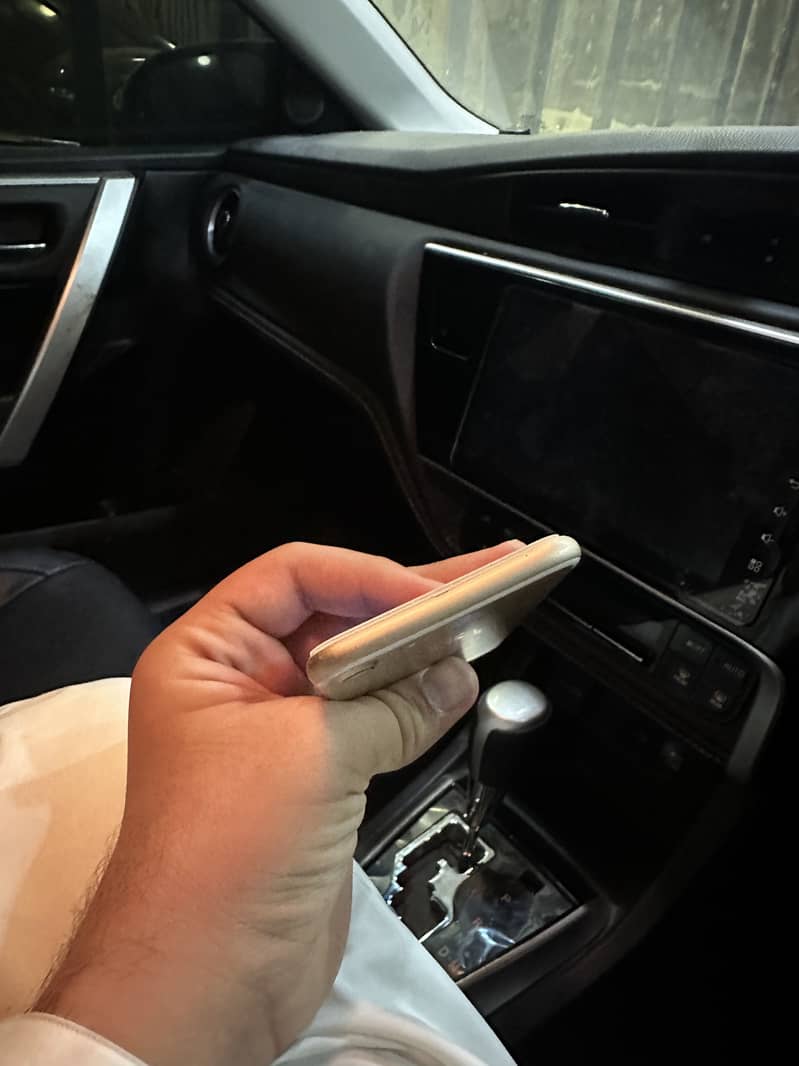 iPhone 7 128gb Pta Approved 5