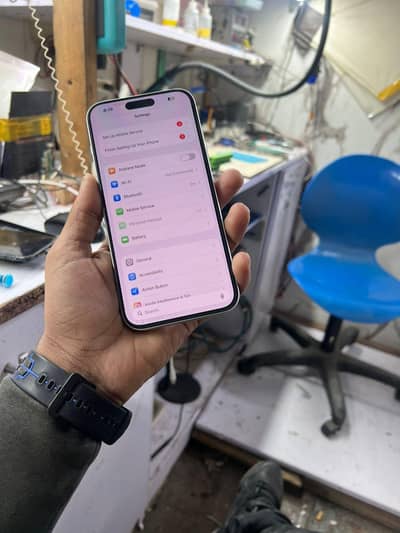 17 Pro max Sim locked 256gb With box cable 19 count cycles