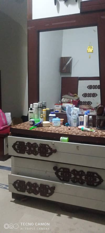 dressing table & divider