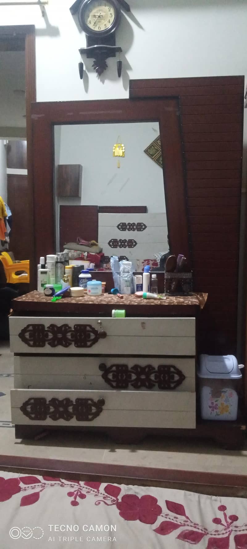 dressing table & divider 1