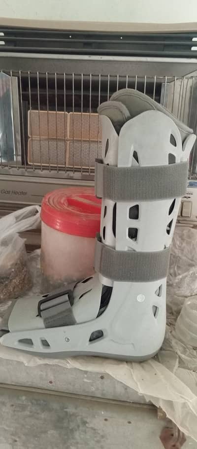 Donate for free. . . shoe 4 fracture feet