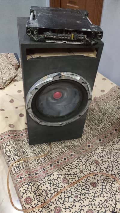 Speaker woofer with amplifier