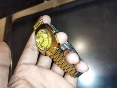 Focus on material golden colour all ok good condition 