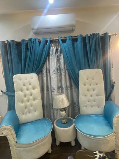 Pair of sofas with table