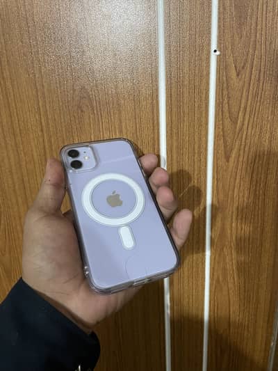 iPhone 11 10/10 all okay battery 84… / water pack