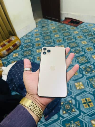 I phone 11 pro max 256 gb better serves