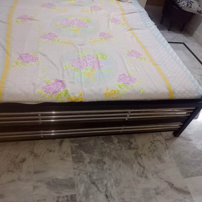 Double bed size 4