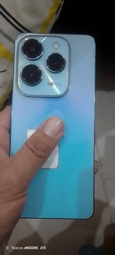 hot 40 Pro infinix  totly fresh condition in hand  and office used