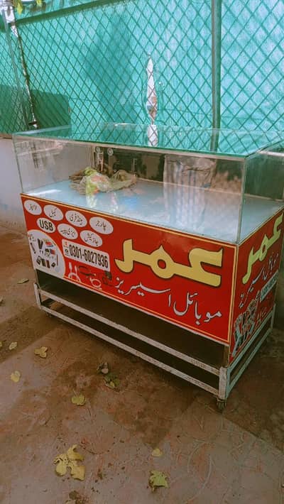 Huaweie mobile accessories counter in good condition