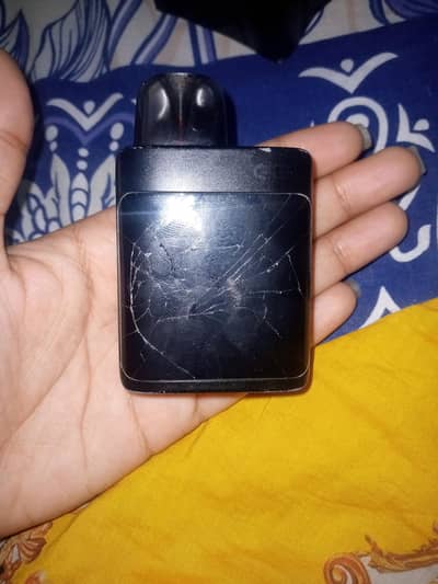 bilkul thk he bs glass ka issue he wo ap pics me dekh skte hain.