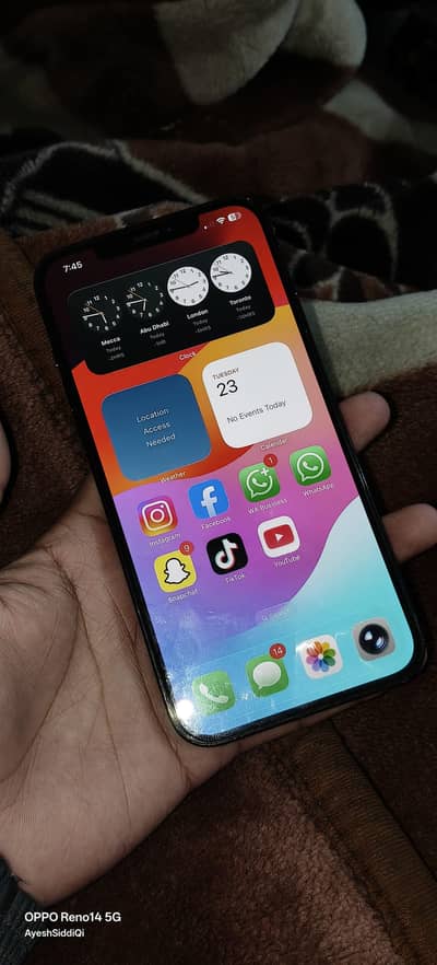 12 promax 256 gb one hand use