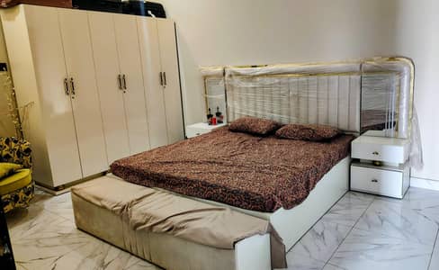 Room sat brand new  very hardly 15 days used.