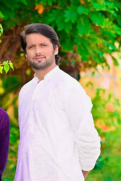 im pathan from Distrec Lakki marwat. . مجھے جاب کی سخت ضرورت ہیں۔میں گھ