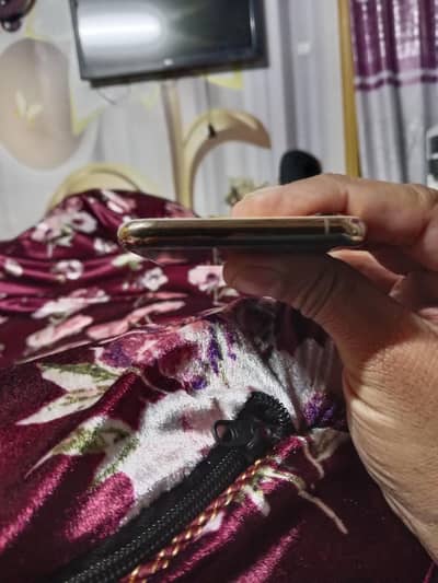 I phone xs golden 256gb