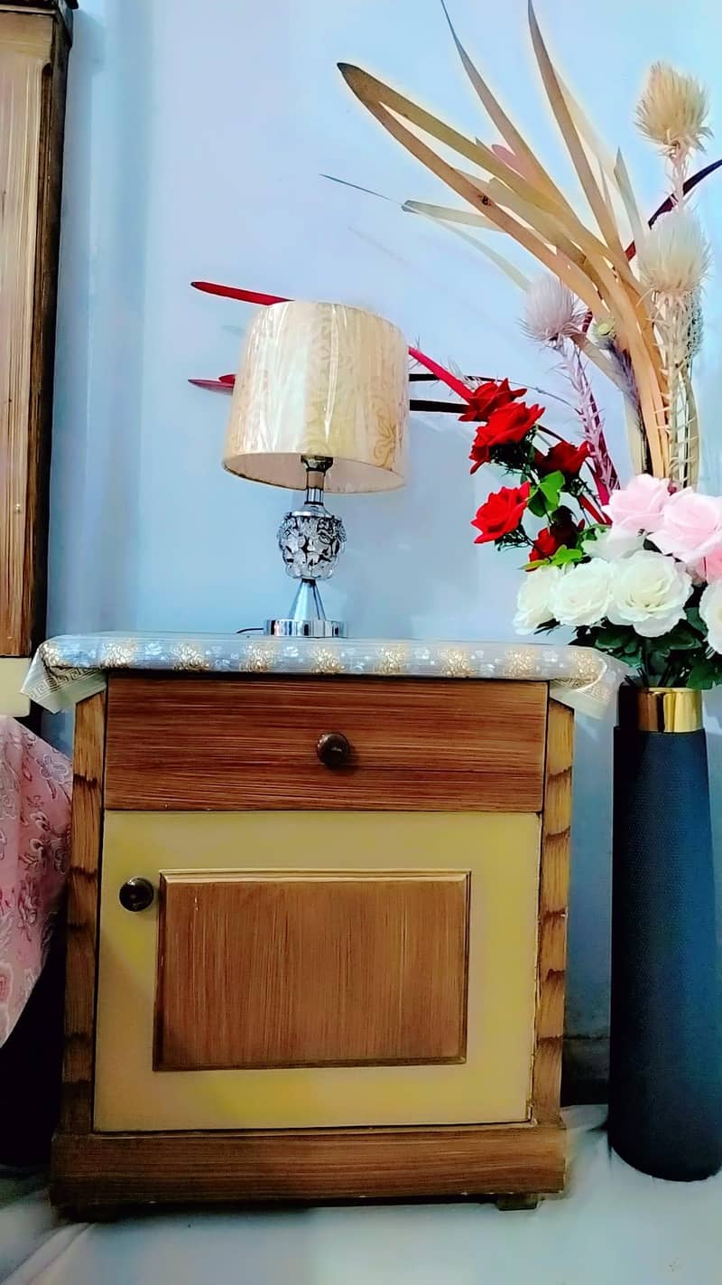 Bed & Dressing table 0