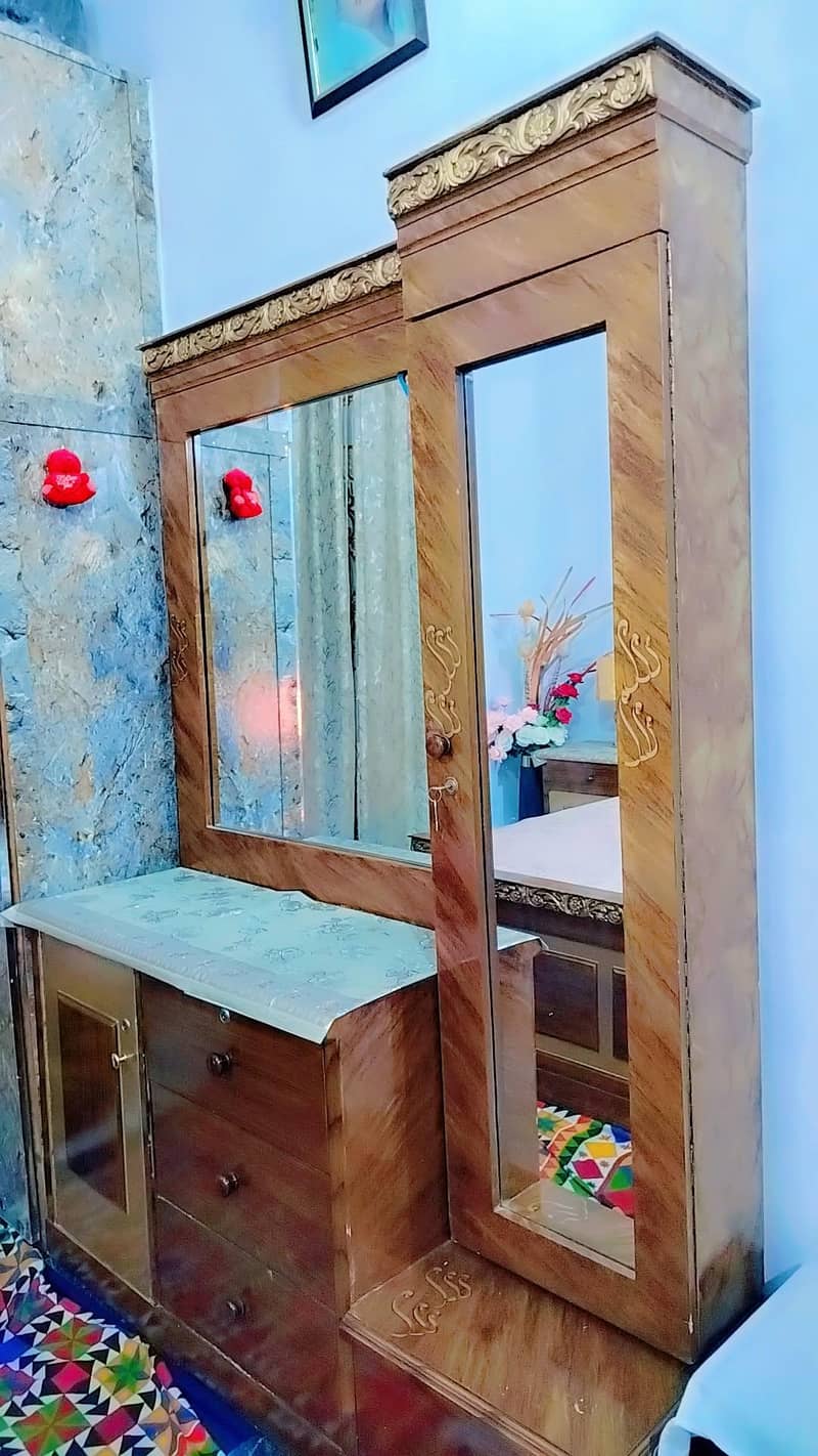 Bed & Dressing table 3