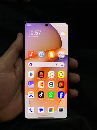 selling my Redmi Note 13 Pro with it's original box and charger