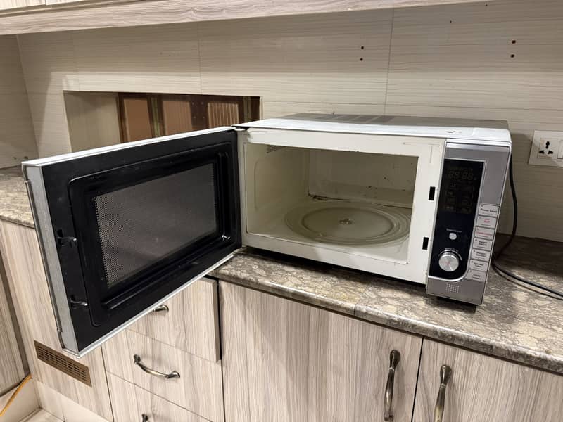 Dawlance Microwave Oven 1