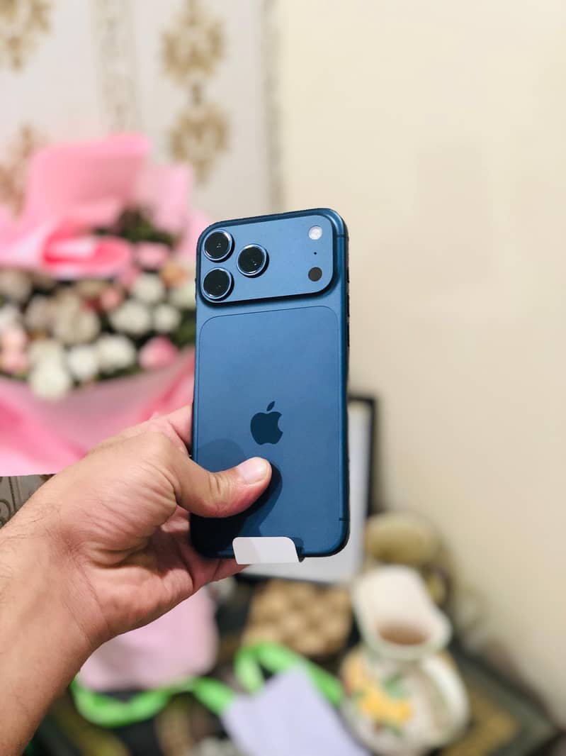 IPHONE 17 PROMAX SILVER X/A MODEL (512) GB 10