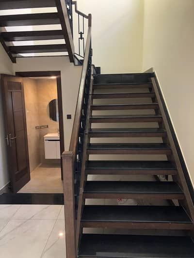 Idol resisdence near phase6for two families house