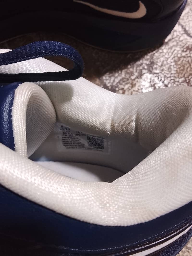 only one pair original 4