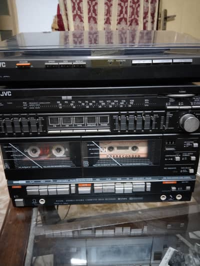 Lineae Tracking Turntable fully automatic system 3 in 1 Tape recorder,