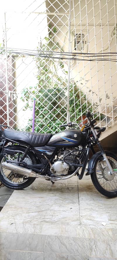 gs 150 model  2016  for sale in genuine condition low mileage bike