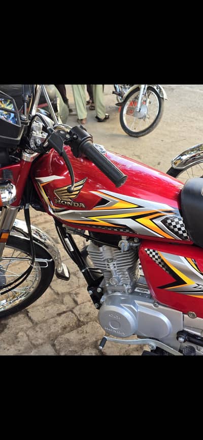 125 2025 Brand new Showroom Picked in August