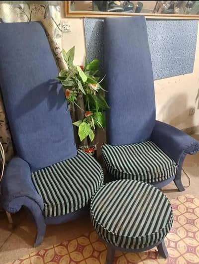 02coffees chairs with 01 table good condition