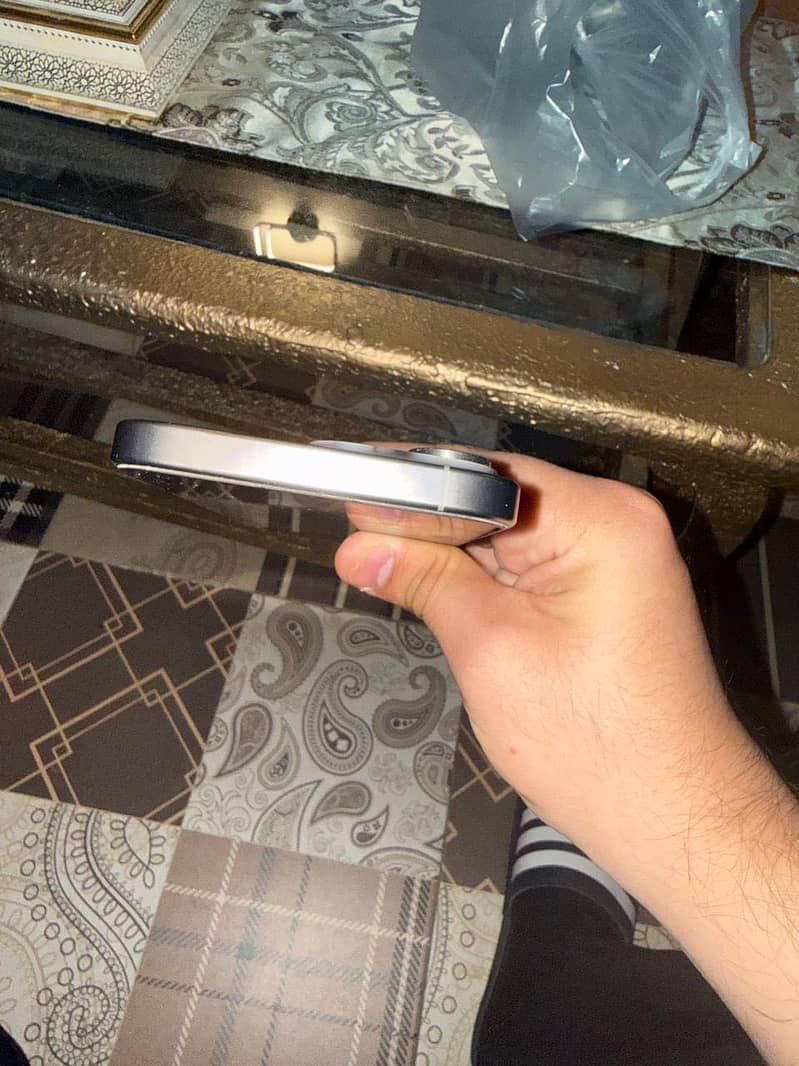 IPHONE 15 pro Max Non PTA 5