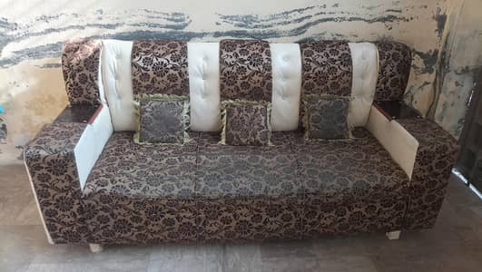 3 seater sofa lush condition