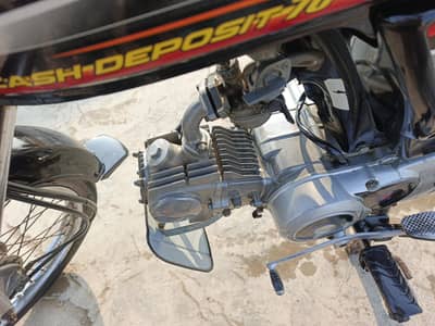 2022 model hai  koi kam nhi hai  Krachi registation hai