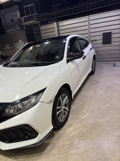Honda Civic 2018/2019 total genuine white color car