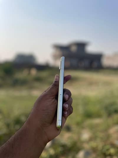  Google Pixel 7 – 8GB RAM / 128GB Storage (10/10 Condition)