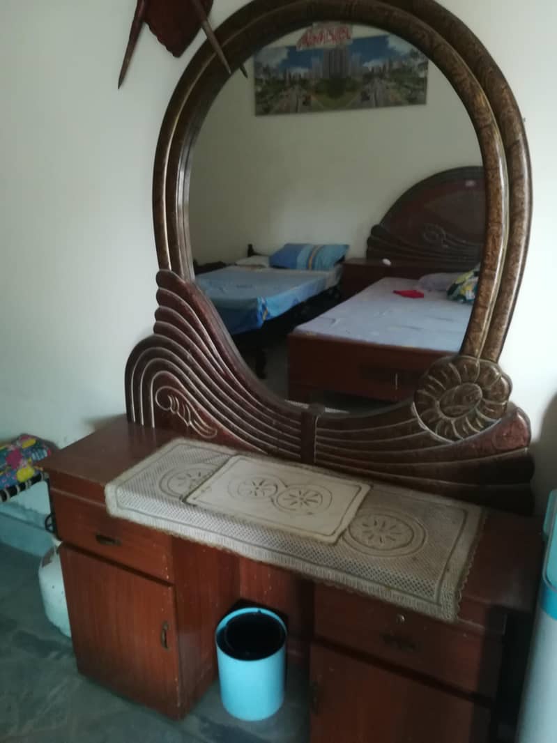 Double Bed with dressing table good condition 3