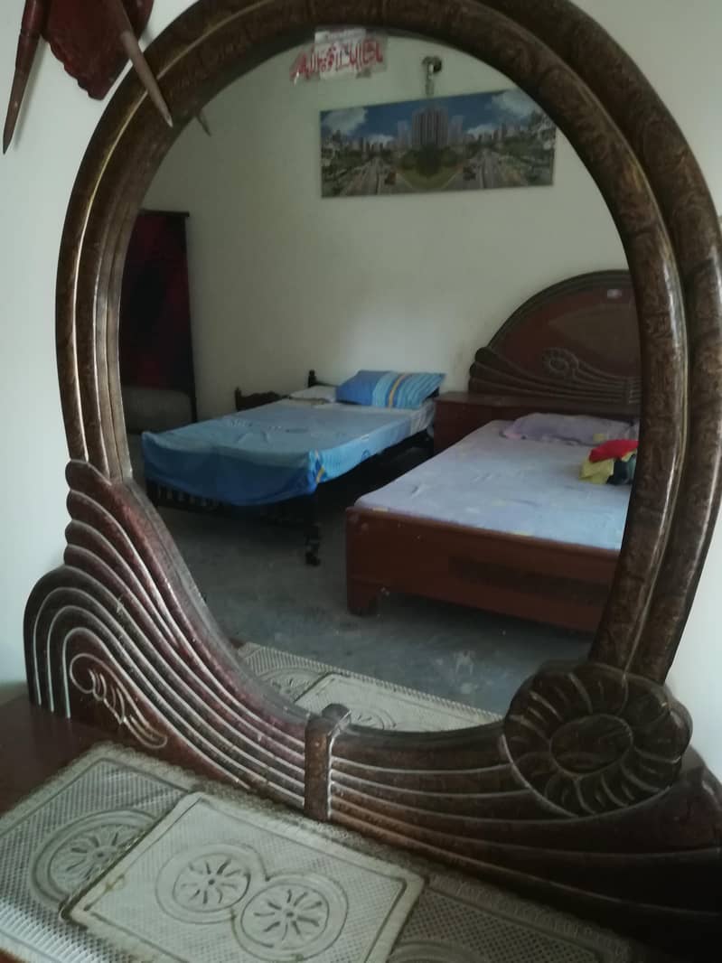 Double Bed with dressing table good condition 4