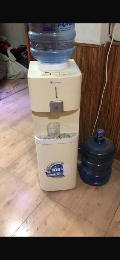Dispenser in good condition