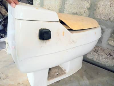 انگلش کموڈ سیٹ برائے فروخت – کنڈیشن 10/10