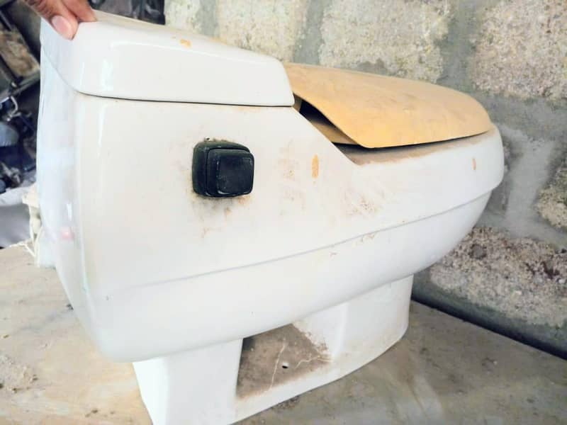 انگلش کموڈ سیٹ برائے فروخت – کنڈیشن 10/10 0