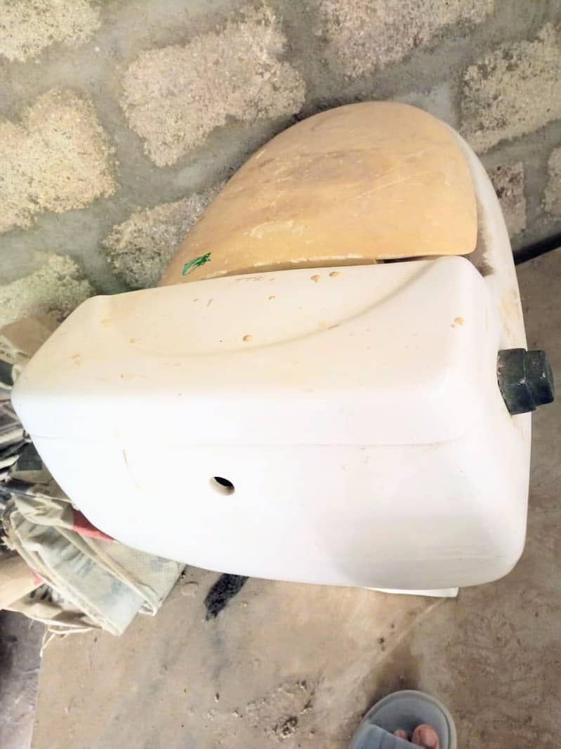 انگلش کموڈ سیٹ برائے فروخت – کنڈیشن 10/10 2