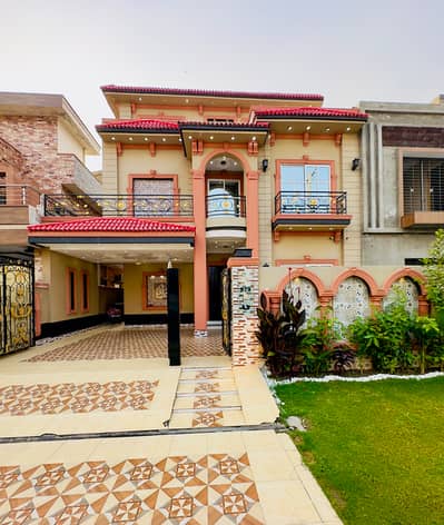 10 Marla Luxury House For Sale