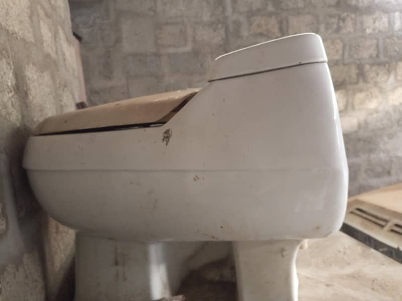 انگلش کموڈ سیٹ برائے فروخت – کنڈیشن 10/10 3