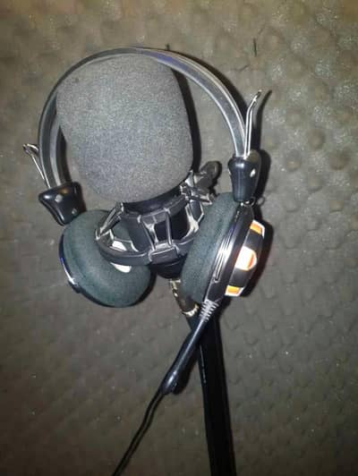 Studio Recording ( 500 ropey mein apna song record krwayn )